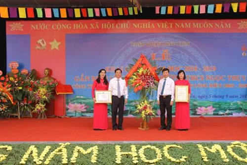 Ngành giáo dục và đào tạo quận Long Biên tưng bừng khai giảng chào đón năm học 2018 - 2019